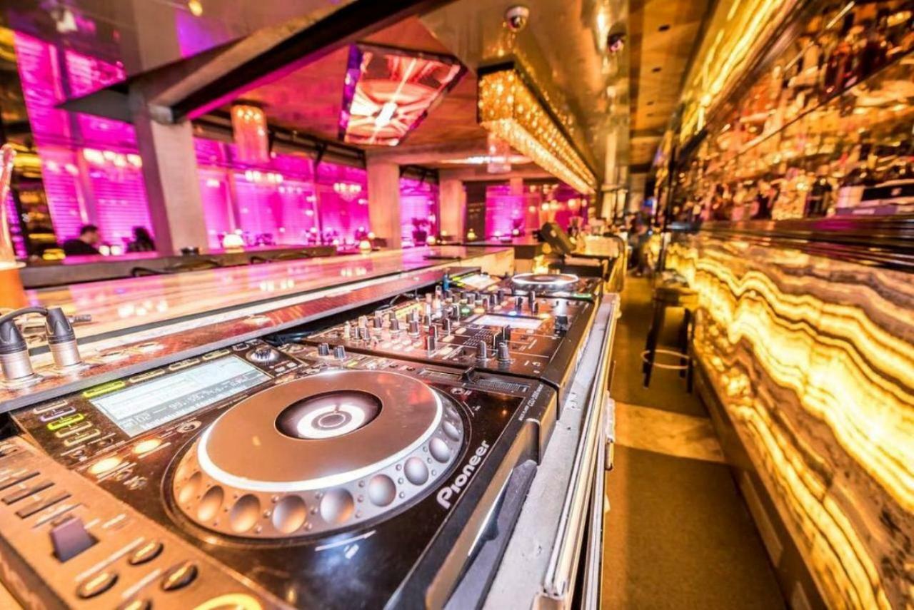 Rocks & Casino Ξενοδοχείο 5*